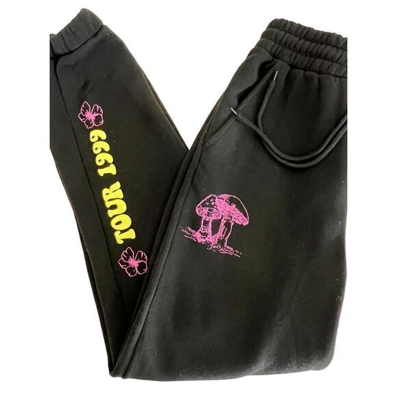Rue 21 Women’s Joggers Sweat Pants Pink Mushroom “Tour 1999” Black Yellow - Picture 3 of 12